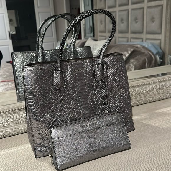 Michael Kors Handbags - Silver sparkle Michael Kors hand bag with large Michael Kors matching wallet